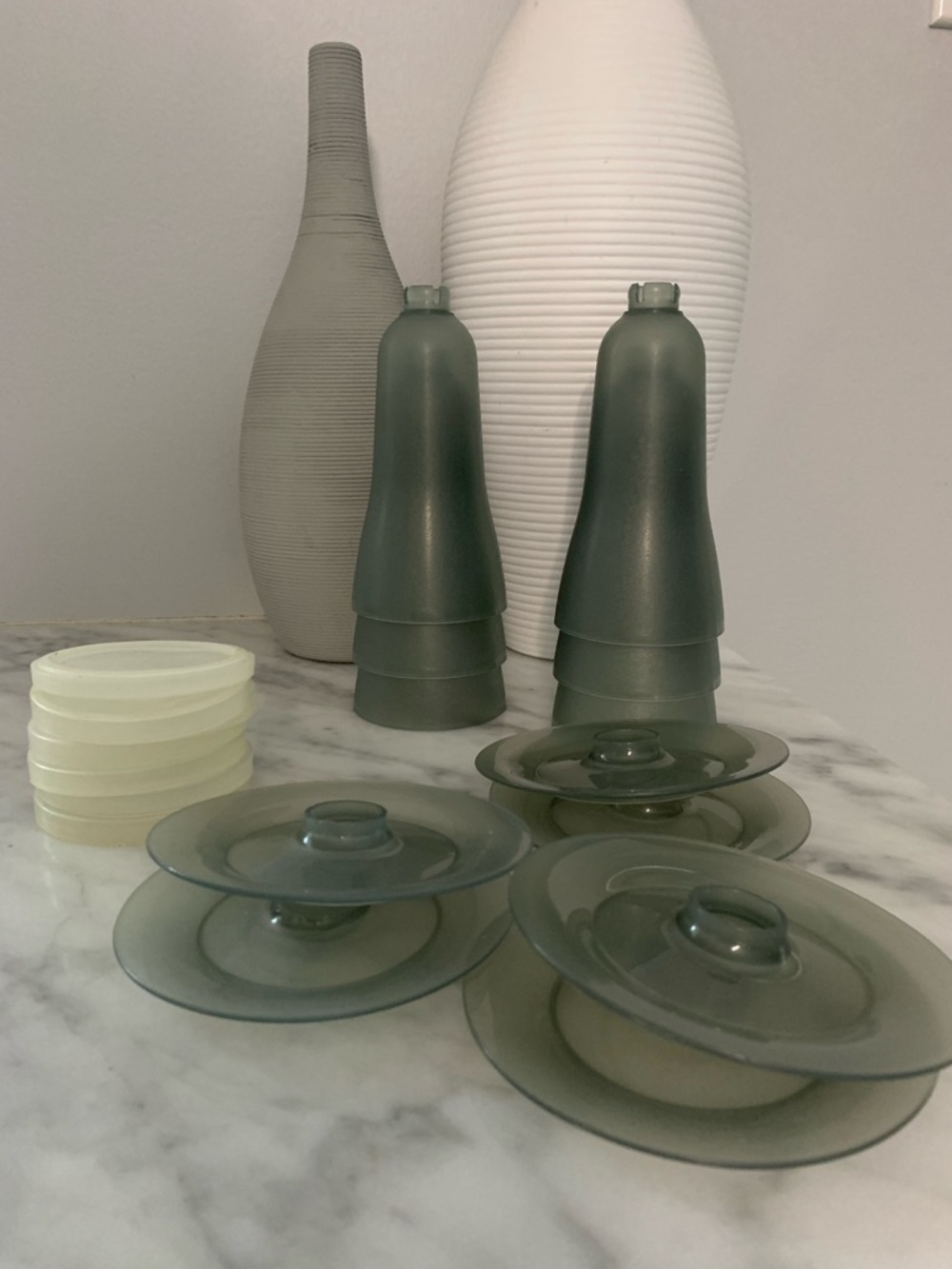 Set of 6 Tupperware Smoky Gray Dessert Goblets with Clear/White Lids - Picture 4 of 9